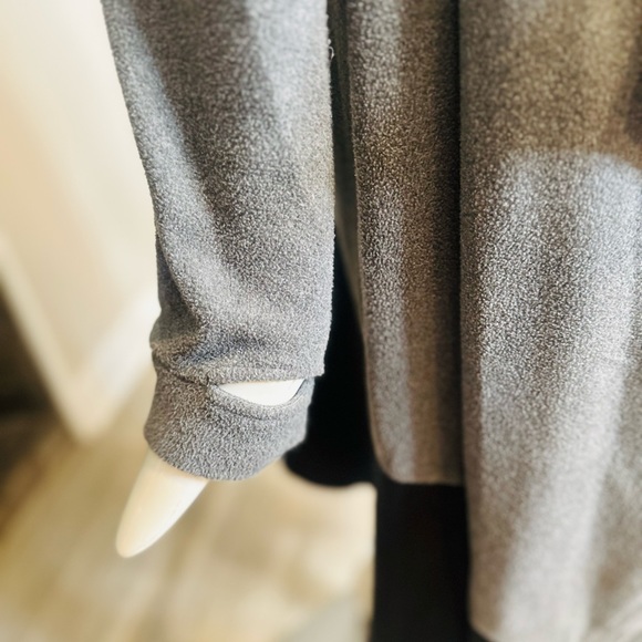 Soft and Cozy. Black and gray duster , extremely soft material, fine flannel. - Picture 4 of 9